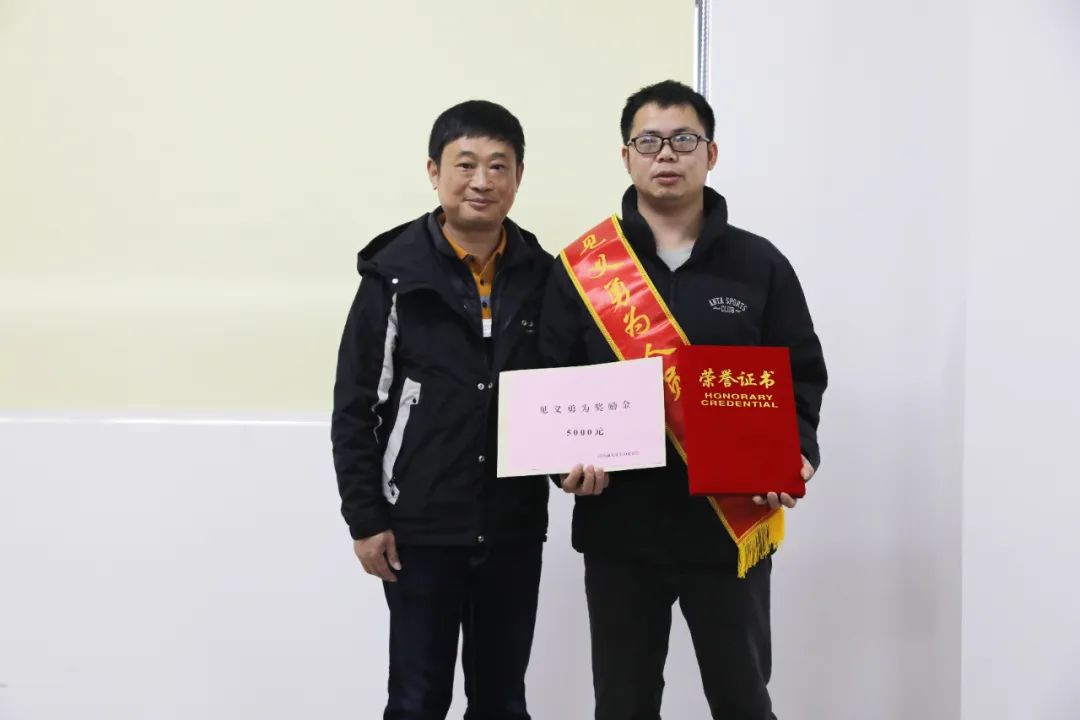 央視、新華社等媒體點贊！韶關救人小哥獲“見義勇為”稱號