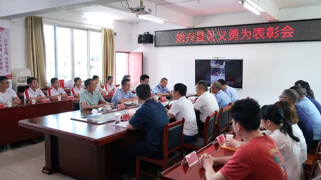 弘揚(yáng)社會(huì)正能量 火海救人鎮(zhèn)干部獲見(jiàn)義勇為表彰